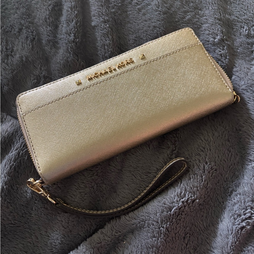 Michael Kors Gold Wallet Sleek Design
